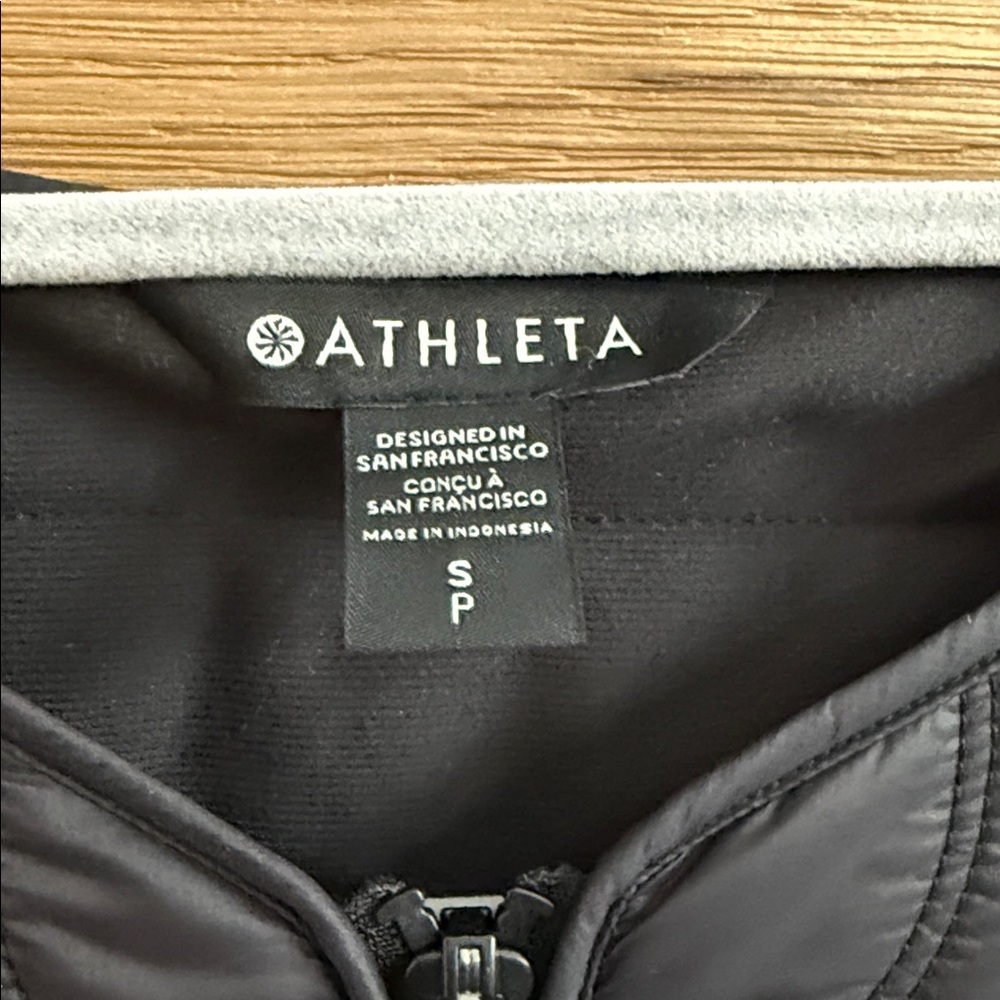NWT Athleta Alight light puffer coat, black - Size S - Picture 2 of 5